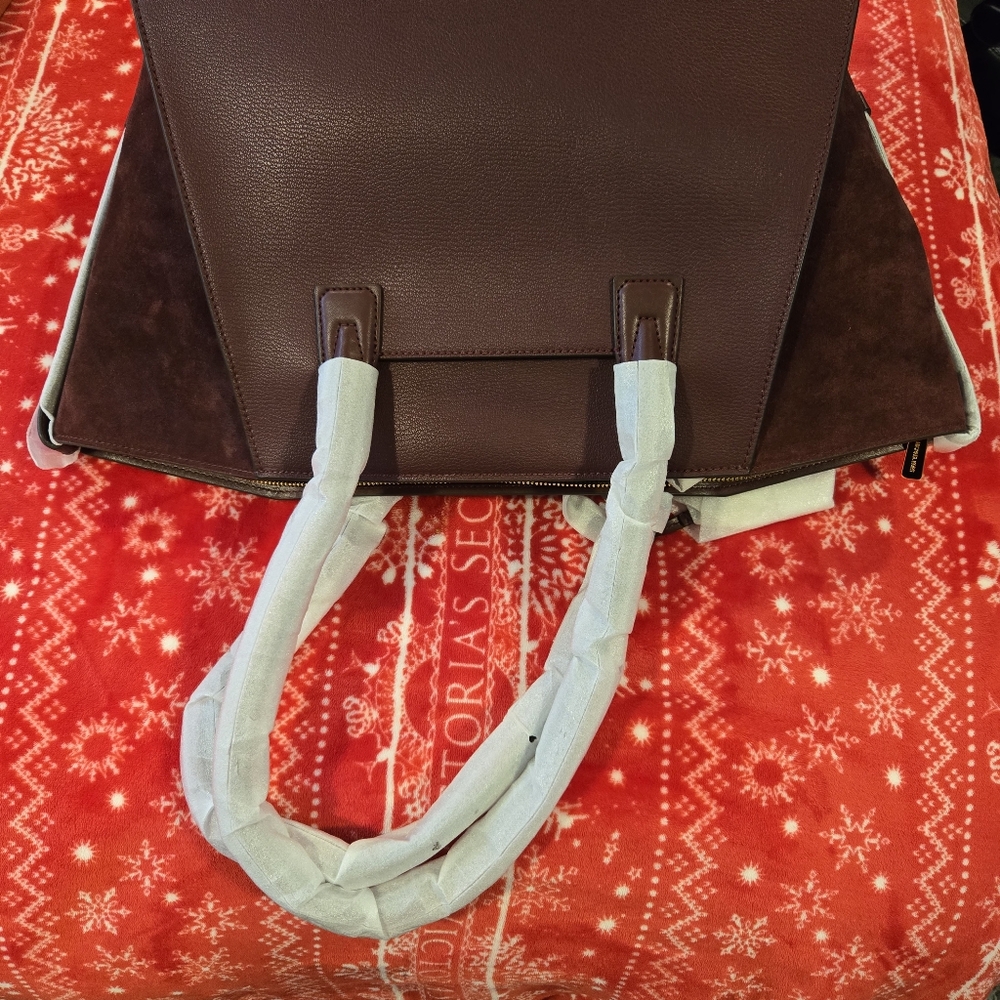 Michael Kors Avril Extra-Large Leather and Suede Tote Bag Red - Picture 4 of 12